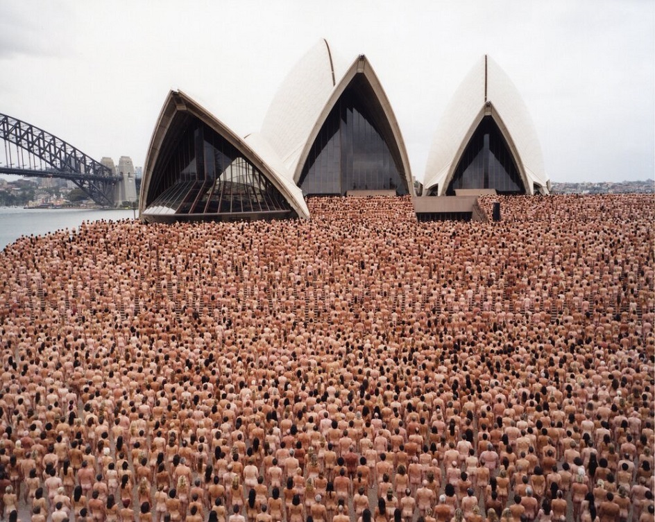 Невероятные обнажённые инсталляции от знаменитого фотохудожника Spencer Tunick - эвакуатор-магнитогорск.рф